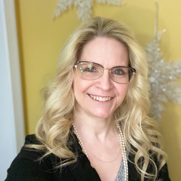 Meet your Posher, Melissa - Picture 1 of 1